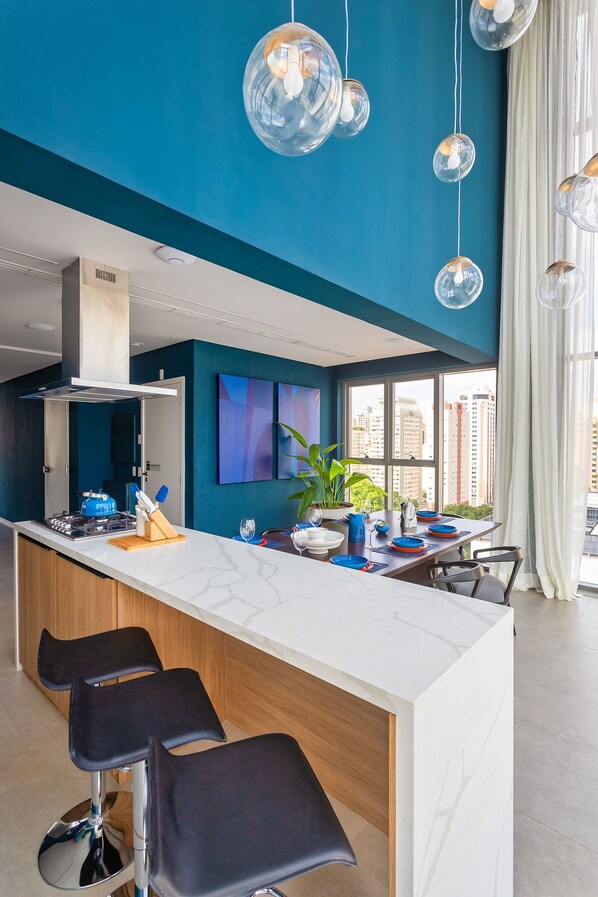 Fridge, microwave, stovetop, cookware/dishes/utensils - Pivô Match Jardins (São Paulo)