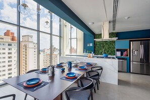 Shared fridge, microwave, stovetop, cookware/dishes/utensils