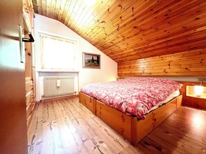 1 chambre, fer et planche à repasser, accès Internet