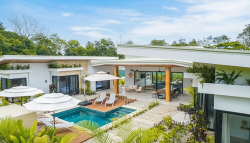 Luxury Tropical Villa - Concierge - 4 to 16 guests - 3 min from town 