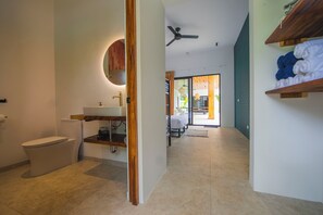 6 bedrooms, iron/ironing board, free WiFi, bed sheets