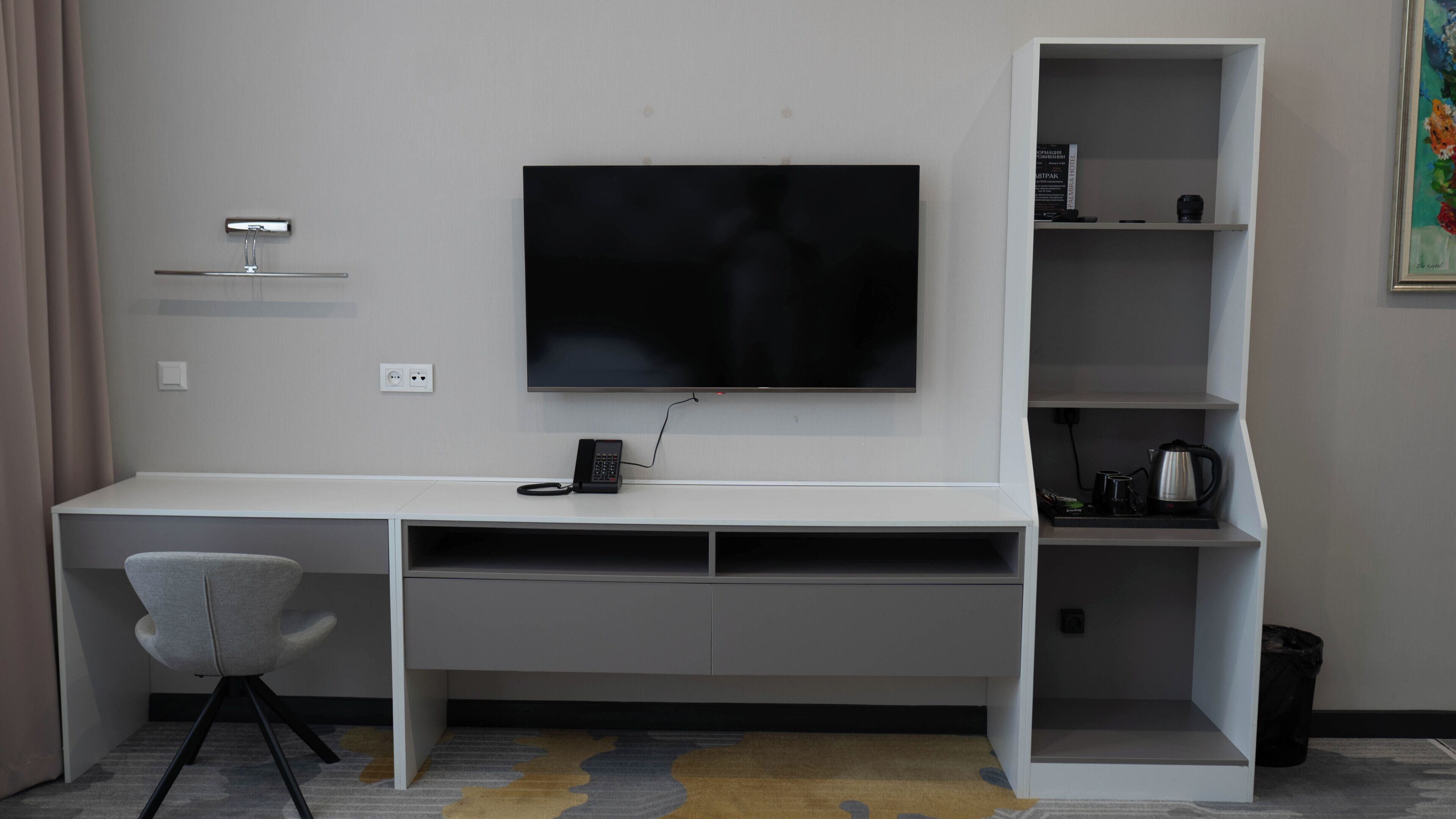 Comfort-Zweibettzimmer, Stadtblick | Allergikerbettwaren, Zimmersafe, Schreibtisch