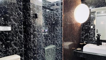 Family Apartment | Bathroom