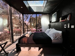 4 bedrooms, desk, WiFi