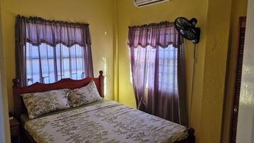 2 habitaciones, tabla de planchar con plancha, wifi y ropa de cama