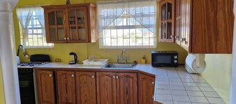 Charming 2-bedroom apartment with WiFi, AC in adorable Saint George's