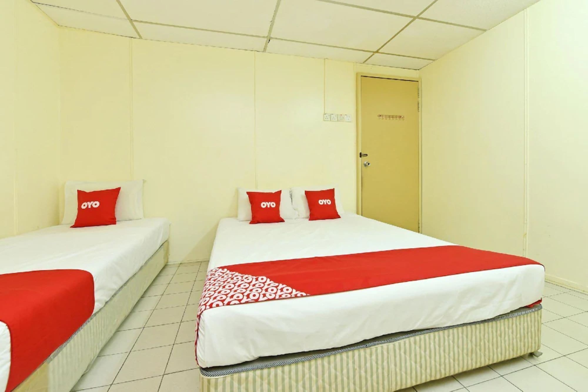 Triple Room | Free WiFi, bed sheets