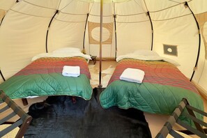 1 bedroom, desk, WiFi, bed sheets