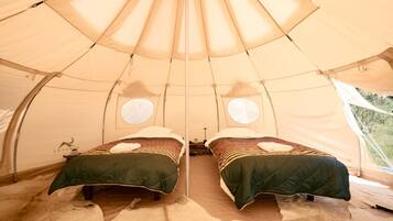 1 bedroom, desk, WiFi, bed sheets