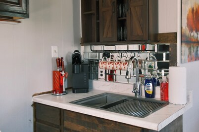 Stylish Studio Cabin in St. Ignace – Near Mackinac Ferry, WiFi & AC
