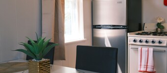 Stylish Studio Cabin in St. Ignace – Near Mackinac Ferry, WiFi & AC