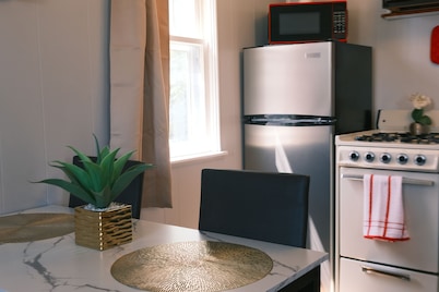 Stylish Studio Cabin in St. Ignace – Near Mackinac Ferry, WiFi & AC