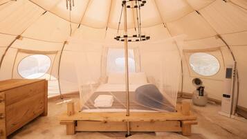 1 bedroom, desk, WiFi, bed sheets