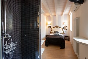 2 bedrooms, WiFi, bed sheets - Room with en suite bathroom, wifi, A/C, between Verona center and at Valpolicella (Parona)