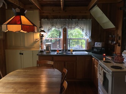 Charming 4-bedroom cottage in Star Lake with WiFi