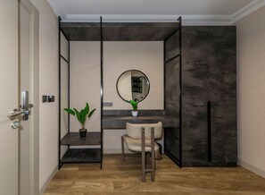 Literie de qualité supérieure, coffres-forts dans les chambres, bureau