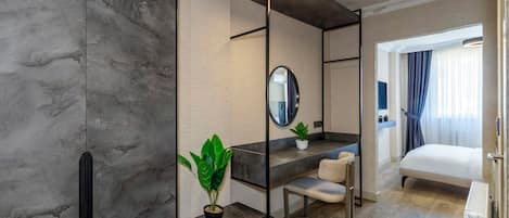 Deluxe Double Room | Premium bedding, in-room safe, desk, laptop workspace