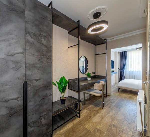 Literie de qualité supérieure, coffres-forts dans les chambres, bureau