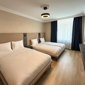 Deluxe Quadruple Room | In-room safe, desk, laptop workspace, soundproofing