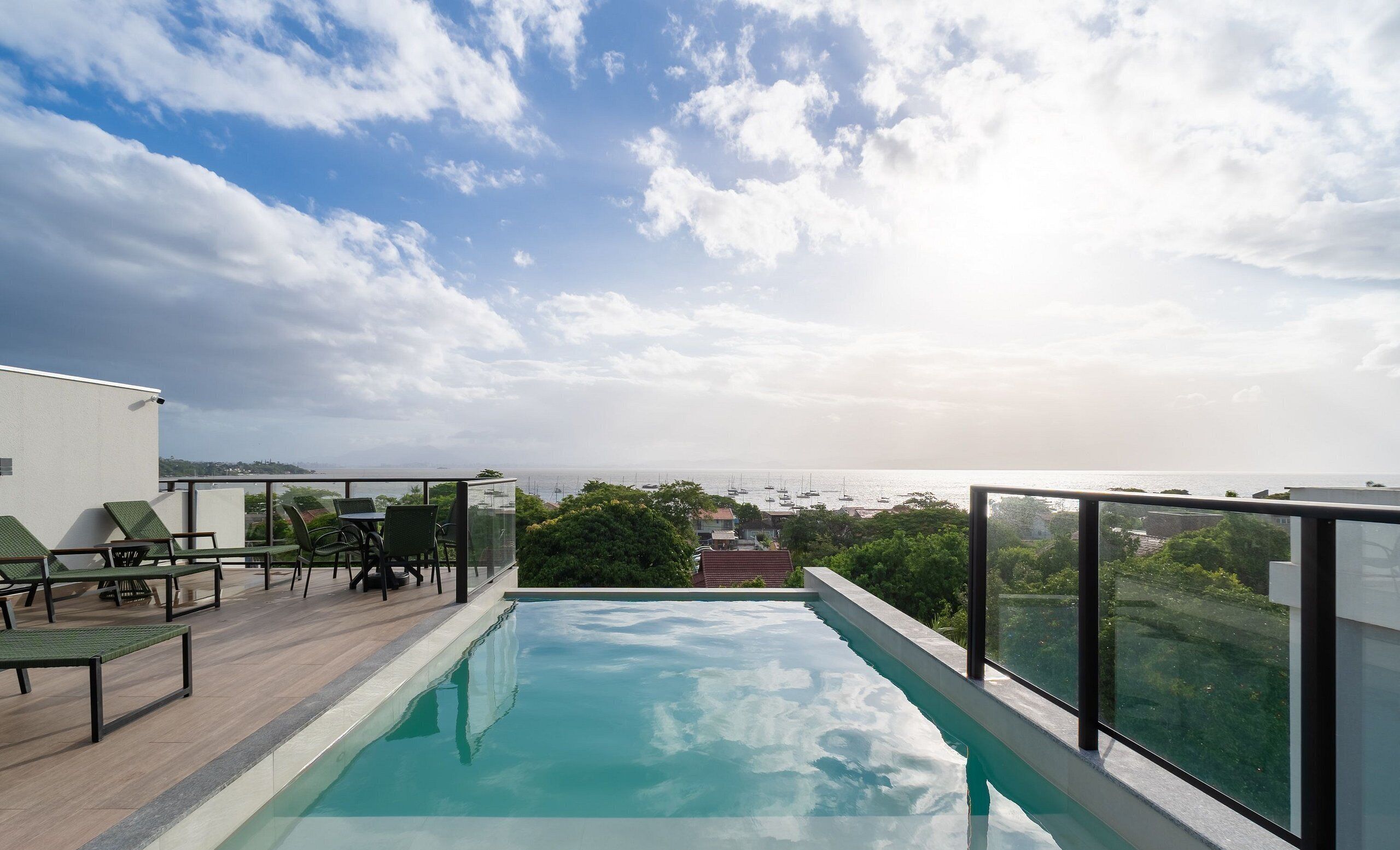 Basic Apartment | Pool