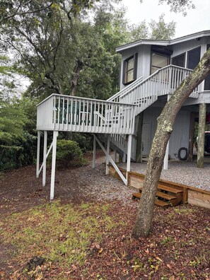 Exterior - Navarre’s Paradise (Navarre)