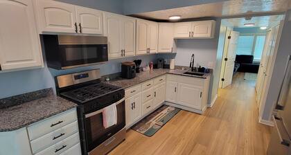 2nd Floor Lakeview 2-Bedroom Condo in Geneva U4