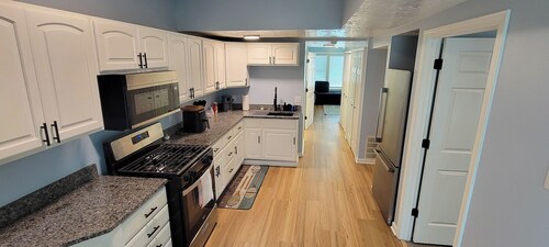 2nd Floor Lakeview 2-Bedroom Condo in Geneva U4