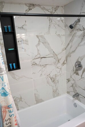 Towels, toilet paper - 2nd Floor Lakeview 2-Bedroom Condo in Geneva U4 (Geneva)