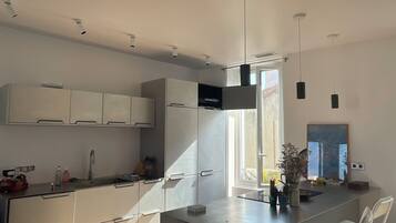 Micro-ondes, four, plaque de cuisson, lave-vaisselle