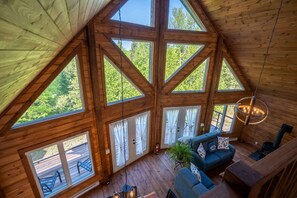 Télévision, chaîne hi-fi, espaces bureaux