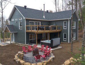 Terrace/patio - Spa & Pool table - Chalet D-tente (Saint-Côme)