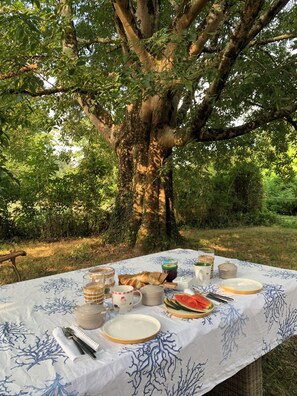 Outdoor dining