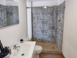 Deluxe Double or Twin Room, Balcony, City View | Soundproofing, iron/ironing board, free WiFi, wheelchair access