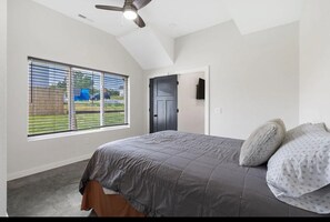 2 bedrooms, iron/ironing board, travel cot, free WiFi