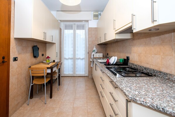 Oven, stovetop, dishwasher