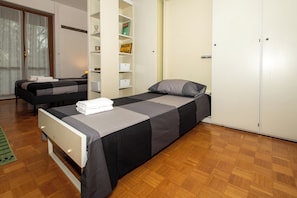 2 chambres, fer et planche à repasser, Wi-Fi, draps fournis