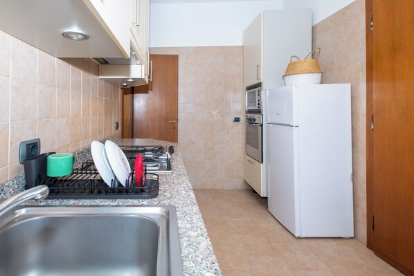 Oven, stovetop, dishwasher