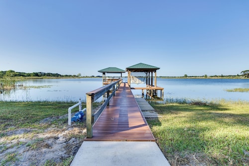 3 Bedroom Lakefront Retreat Near Downtown Tavares