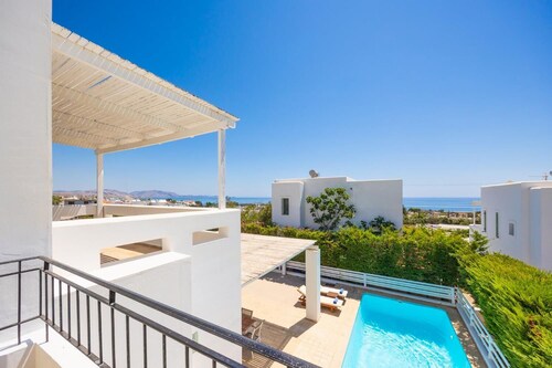 Villa Loka - Two Bedroom Villa, Sleeps 4