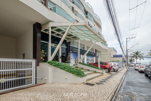 Apartment | Exterior - Apt With Jacuzzi and Sea View in Rio Vermelho Enc0307 (Salvador)