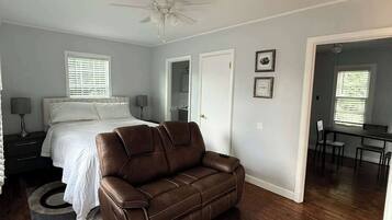 1 bedroom, desk, WiFi, bed sheets