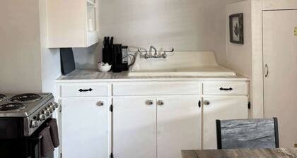 Lafayette Apartment: Free parking, kitchen, and WiFi. Sounds cozy!