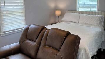 1 bedroom, desk, WiFi, bed sheets