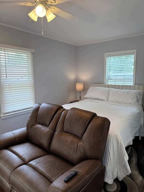 1 bedroom, desk, WiFi, bed sheets