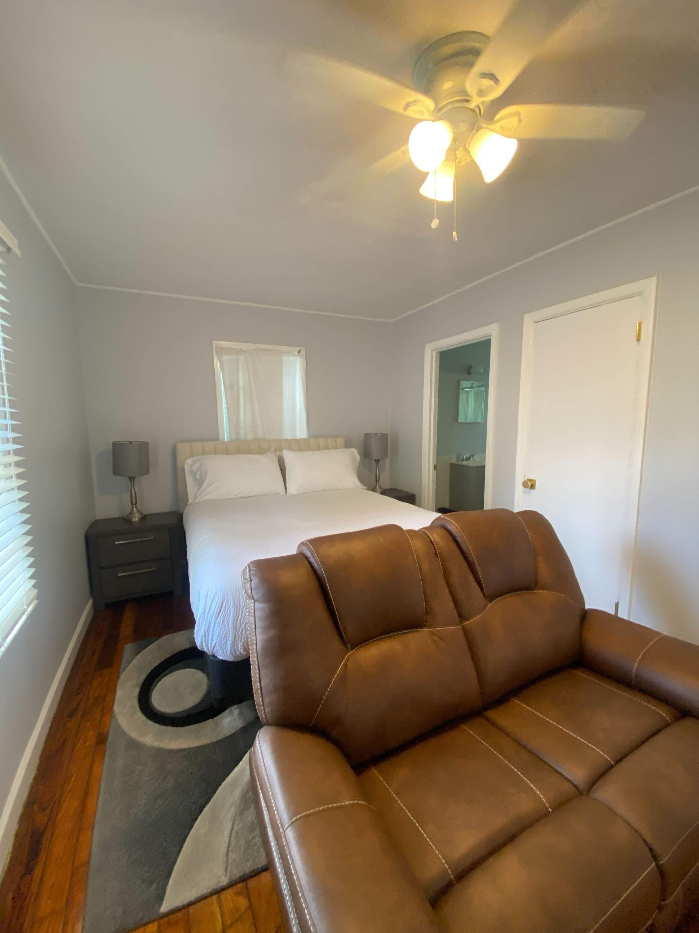 1 Schlafzimmer, Schreibtisch, WLAN, Bettwäsche