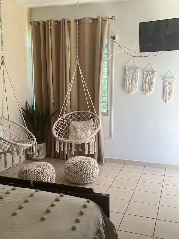 1 bedroom, desk, free WiFi, bed sheets