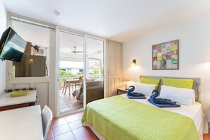 Iron/ironing board, WiFi, bed sheets