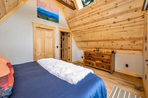 1 bedroom, desk, travel crib, free WiFi