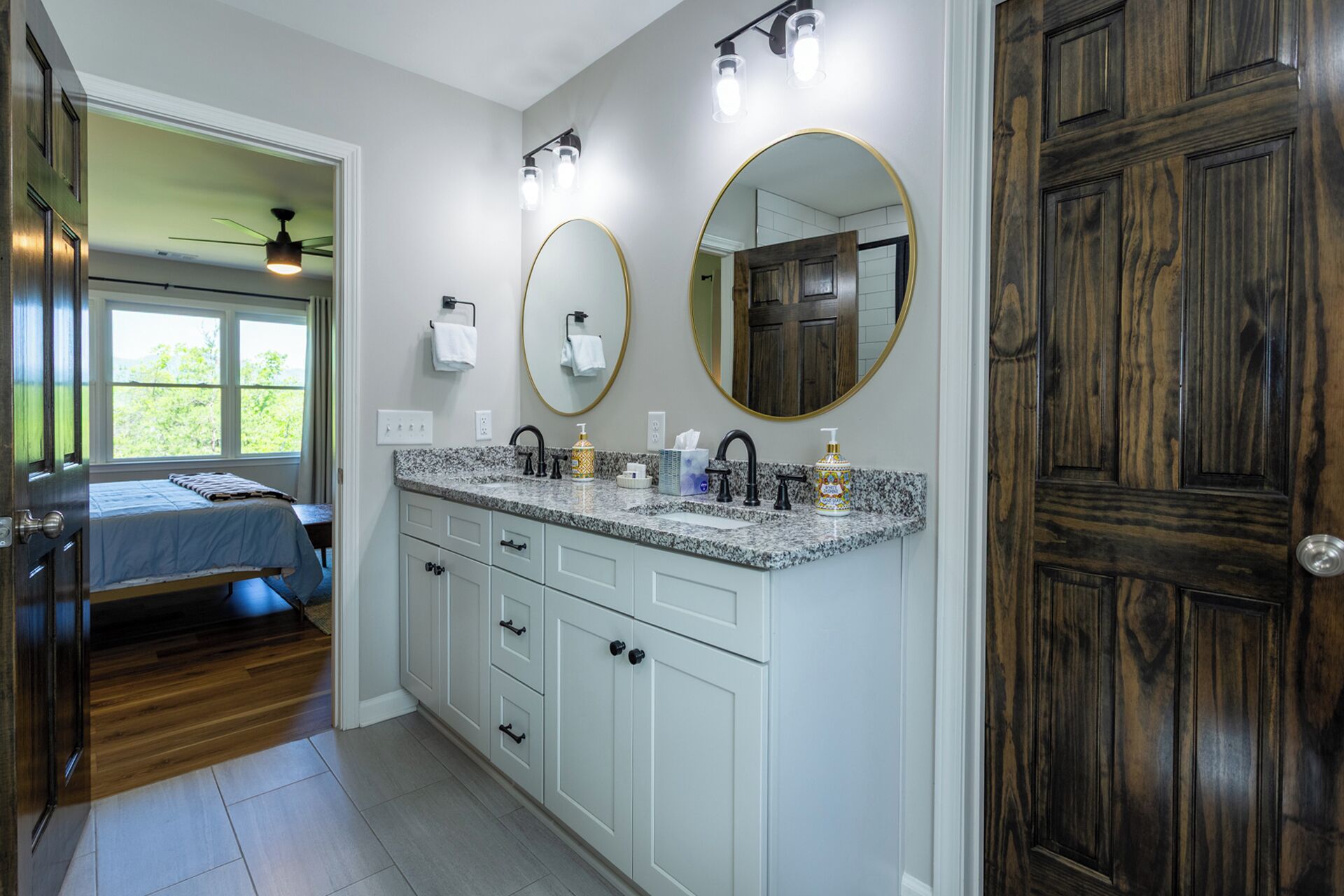 Iron/ironing board, travel crib, free WiFi, bed sheets