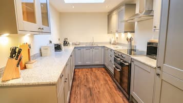 Cookware/dishes/utensils